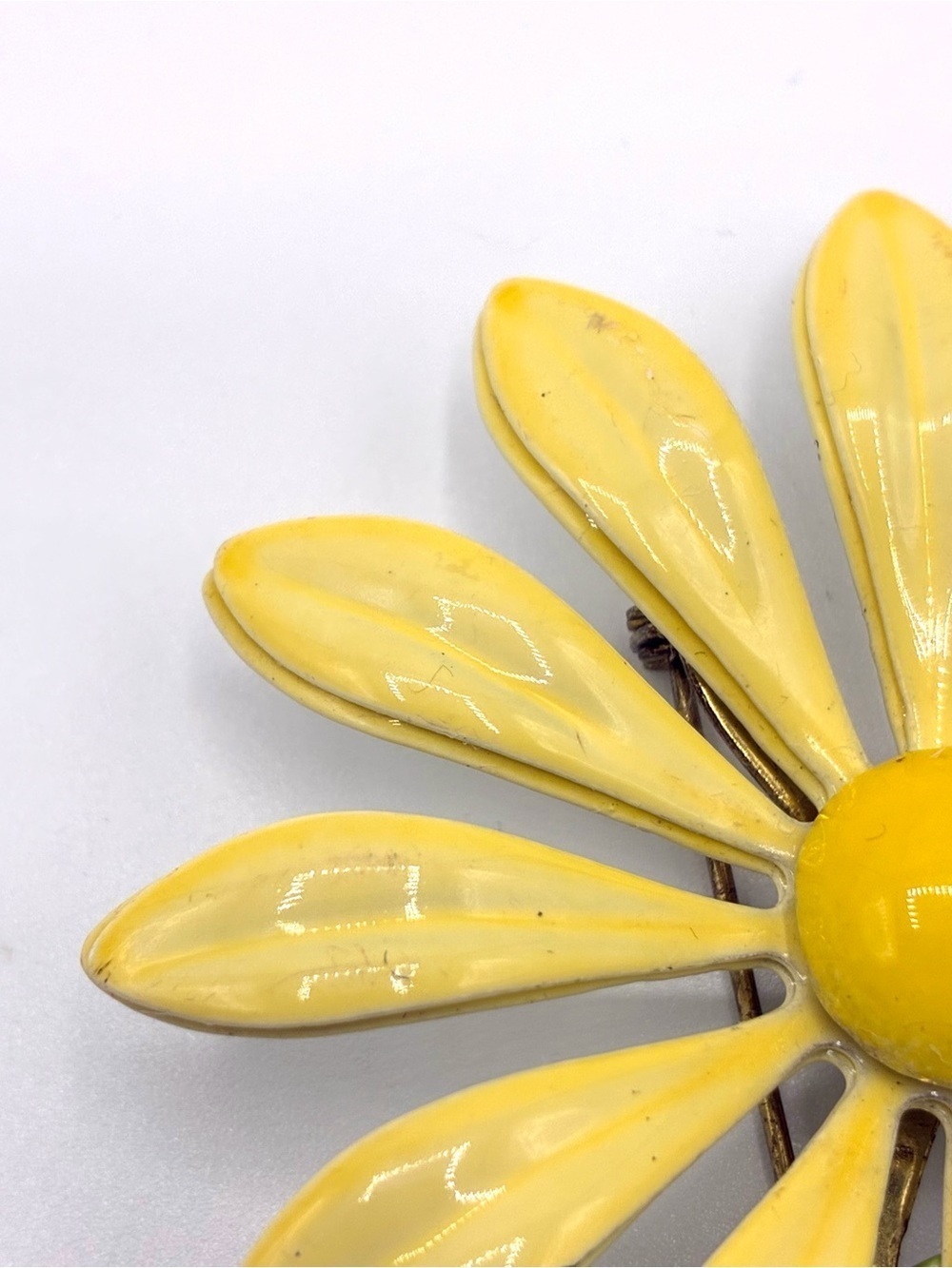 Vintage Yellow Daisy Flower Brooch Enamel Mid Century Floral Pin - Picture 6 of 11